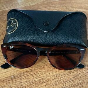 Tortoise shell Ray Ban cats eye sunglasses with rose lenses